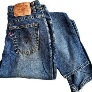 Levi's Slim Fit Women’s Jeans with Classic Denim Style, petite